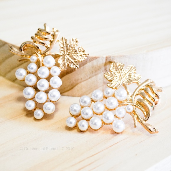 ORNAMENTAL STONE Lacey Grape Cluster Faux Pearl - Picture 3 of 8